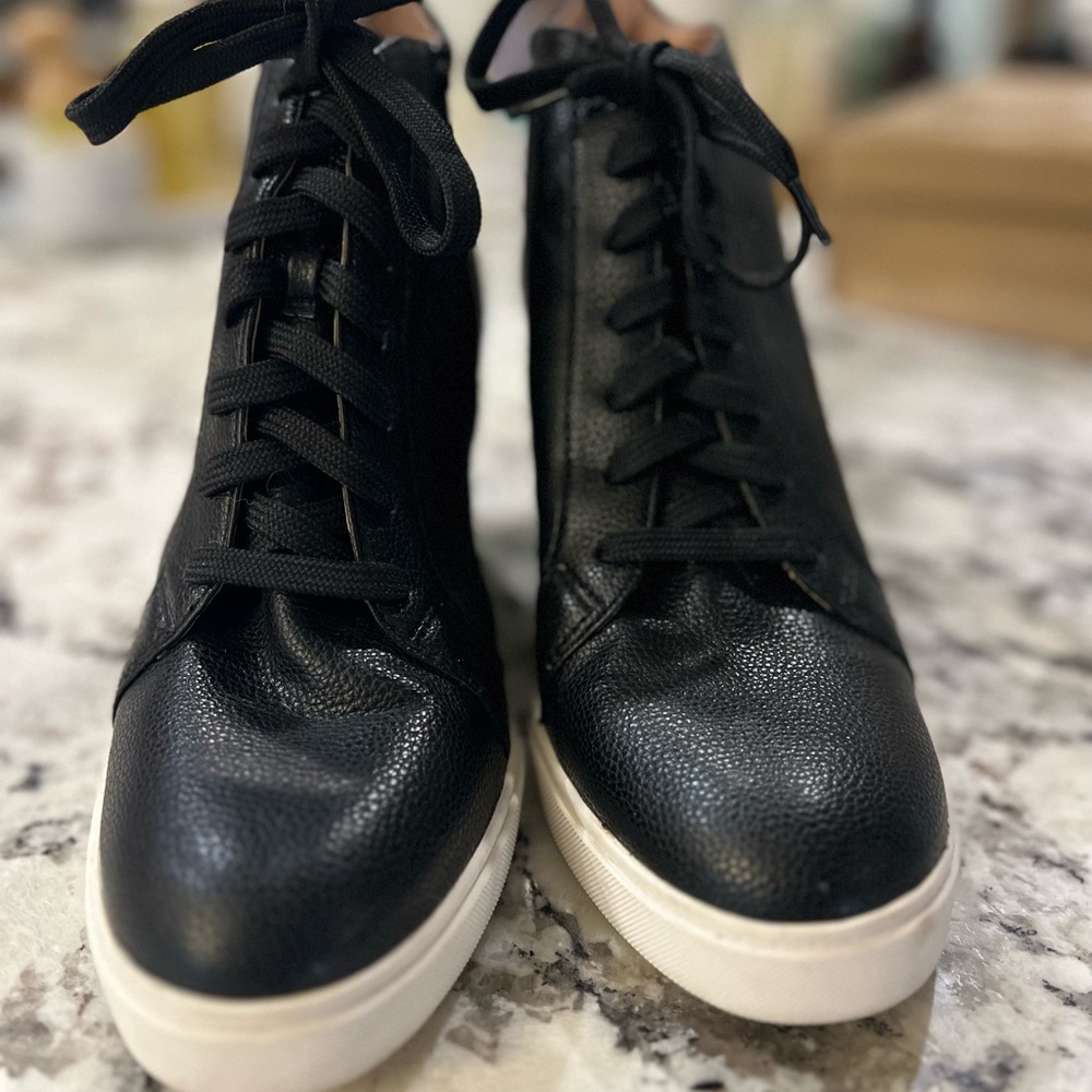 Sneaker Wedge Sz 10 Never Worn